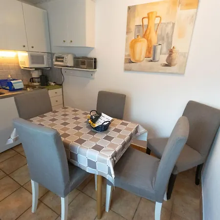 Geraeumige Mit Zwei Schlafzimmern By Interhome