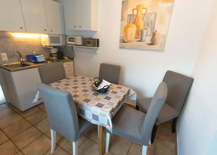 Geraeumige Mit Zwei Schlafzimmern By Interhome