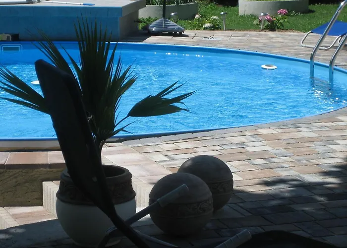 Geraeumige Mit Zwei Schlafzimmern By Interhome Apartman Flattach